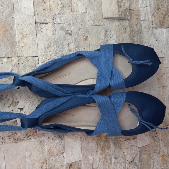 Zara Girls Ballet Style  Ballerianas Bow Detail Fabric Ribbon Sz 4.5 - Picture 1 of 13